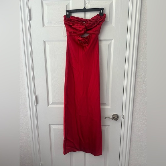 Hello Molly TREND LOVER SATIN MAXI DRESS RED Small - Picture 4 of 9